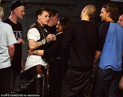 Siêu sao màn bạc Johnny Depp quỵt tiền của vệ sĩ