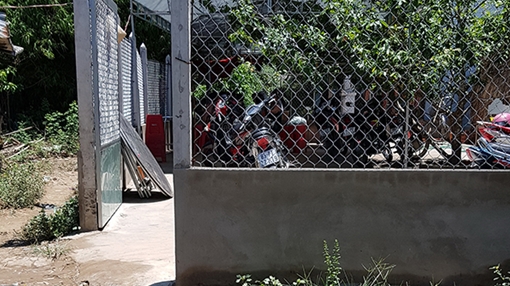 Con bóp cổ mẹ trong cơn say