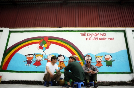 Thay “áo mới” cho những bức tường nhếch nhác ở Hà Nội