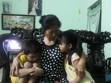 Cuộc sống "địa ngục" của một gia đình trẻ