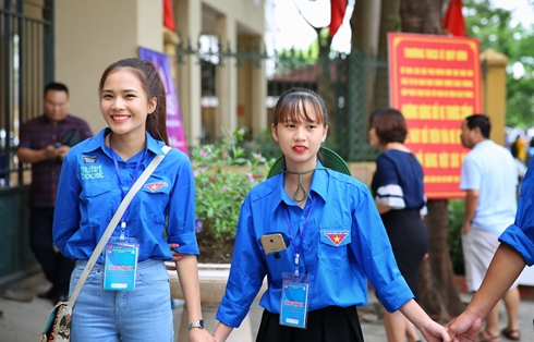 Những “bóng hồng” xinh đẹp tiếp sức thi THPT Quốc gia 2018