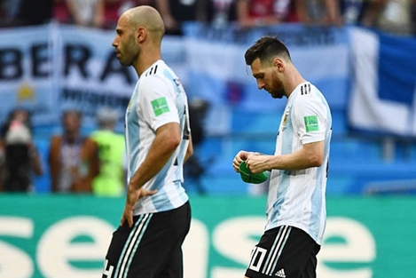 Mascherano giã từ màu áo đôị tuyển, Messi vẫn là ẩn số