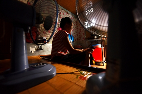 Xóm chạy thận Hà Nội giữa ngày hè đỏ lửa