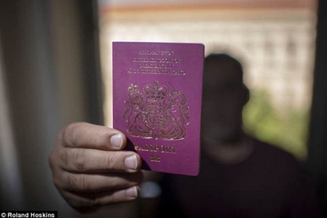 Hé lộ đường dây buôn hộ chiếu xuyên quốc gia