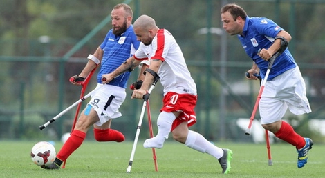 Bí mật về World Cup cho người khuyết tật, vừa chống nạng vừa đá bóng như nghệ sĩ