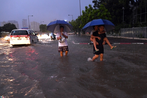 Bão Sơn Tinh suy yếu, nhiều tỉnh vẫn mưa rất to