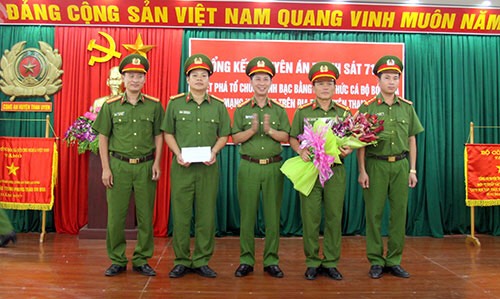 Khen thưởng Ban chuyên án phá tổ chức đánh bạc theo hình thức cá độ bóng đá