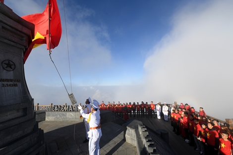 Sun World Fansipan Legend giảm 30% giá vé cáp treo tới cựu chiến binh nhân dịp 27-7