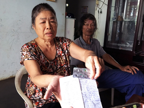 Bệnh nhân không được nhận thuốc, sổ vẫn ghi “nhận đầy đủ”