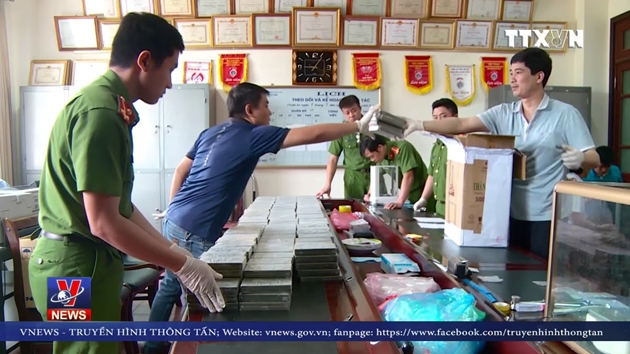 Bi kịch từ những mối tình với "phi công trẻ"