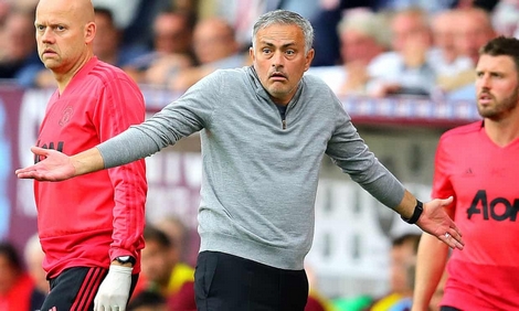 Mourinho giữa tâm bão ở Man Utd: Có một người đặc biệt thân thiện, ngại ngùng