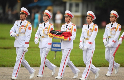 Xúc động Lễ thượng cờ rủ tưởng nhớ Chủ tịch nước Trần Đại Quang