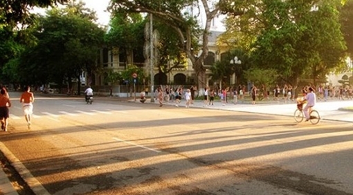 Hà Nội nắng sớm cả ngày, vùng núi cao rét dưới 17 độ C