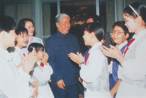 Nguyên Tổng Bí thư Đỗ Mười với các tầng lớp nhân dân