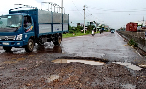 Những dự án giao thông ngàn tỷ mới làm đã hỏng
