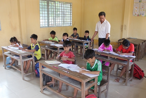 Chuyện học ở “ốc đảo” Giồng Bàng mùa lũ