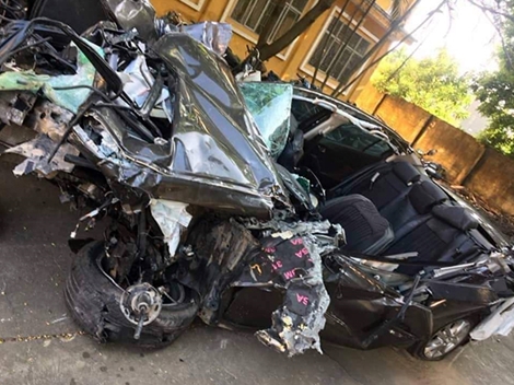 Mazda3 nát bét trên cao tốc Hải Phòng - Quảng Ninh, 2 người tử vong