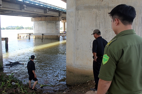 Đi câu phát hiện thi thể người đàn ông nổi trên sông 