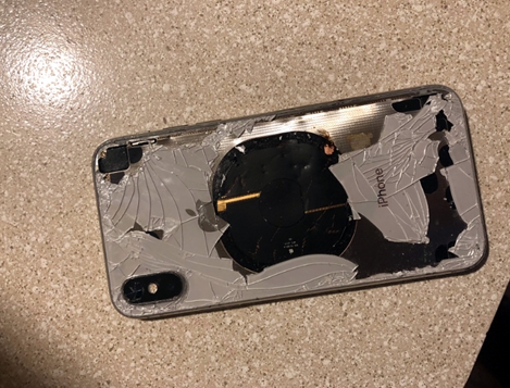 iPhone X "bốc hỏa" vì vừa cắm sạc vừa update iOS