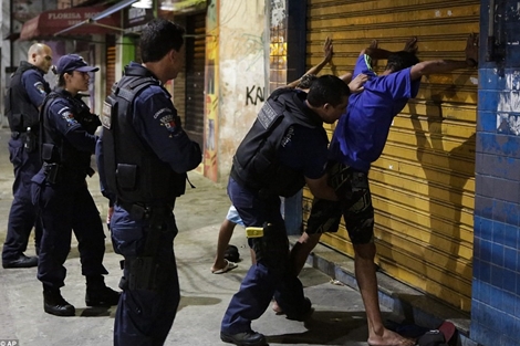 Bạo loạn, giết người tăng đột biến khi cảnh sát đình công