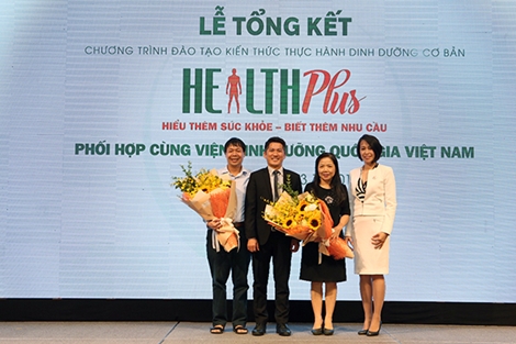 Amway và Viện dinh dưỡng Quốc gia trao bằng cho học viên hoàn thành khóa học về dinh dưỡng 