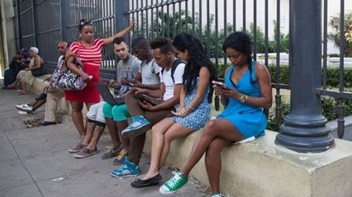 Kết nối internet 3G đến với người dân Cuba