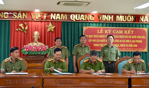 Người đứng đầu nêu gương bằng những việc làm cụ thể, thiết thực