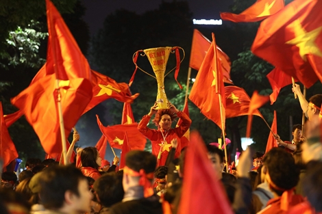 Triệu người xuống đường mừng đội tuyển Việt Nam vô địch