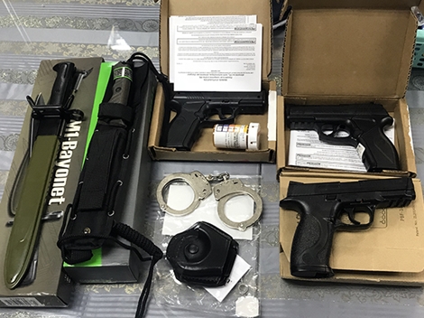 Nam hành khách nhập cảnh vào Việt Nam cùng 3 khẩu súng