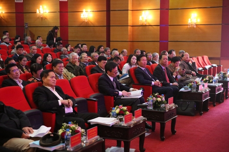 Những tác động nhiều mặt đến thực tiễn đời sống văn học