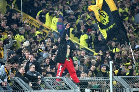 Nước Đức với mối lo ngại tội phạm trên sân cỏ