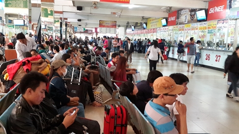 Ngày Tết lo chuyện trái khoáy ở Bến xe Miền Đông