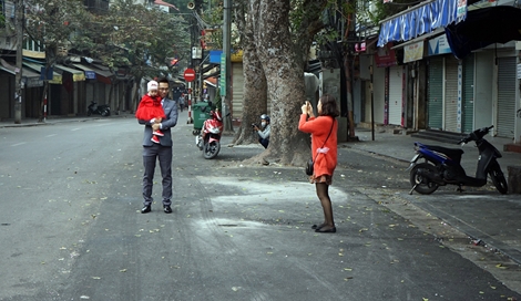 Khoảnh khắc Hà Nội bình yên và thơ mộng sáng mùng 1 Tết 