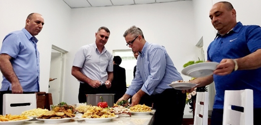 Chuyện cảm động về các chuyên gia y tế Cuba đón Tết ở vùng cát