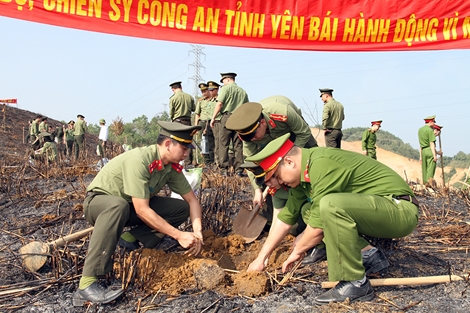 Công an tỉnh Yên Bái tổ chức tết trồng cây ơn Bác 
