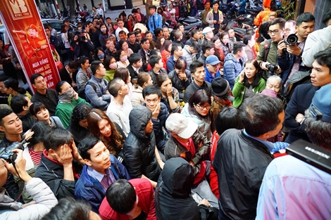 Phố vàng Hà thành nhộn nhịp ngày vía Thần Tài