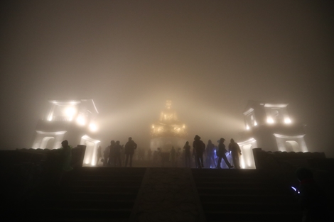 Nửa đêm hành hương giữa non thiêng Yên Tử