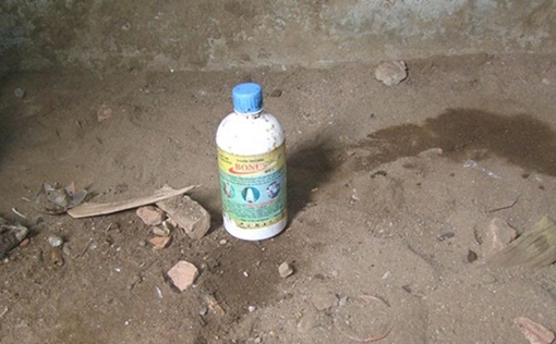 Đôi vợ chồng khiếm thính uống thuốc diệt cỏ tự tử