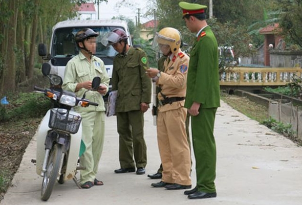 Công an xã có quyền dừng xe, xử phạt vi phạm giao thông hay không?