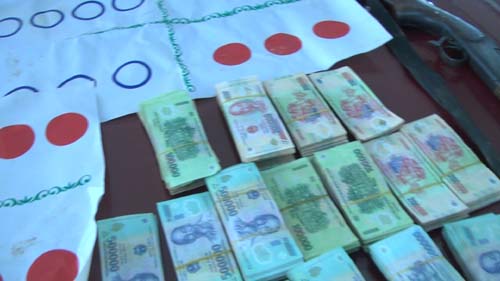 Khởi tố, bắt tạm giam 20 đối tượng đánh bạc và tổ chức đánh bạc