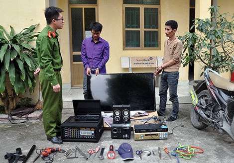 Nhóm đối tượng chuyên trộm cắp tài sản nơi công sở