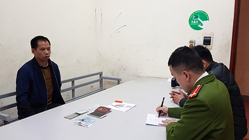 "Thủ" sẵn công cụ phá khóa, đối tượng người nước ngoài đi trộm tài sản