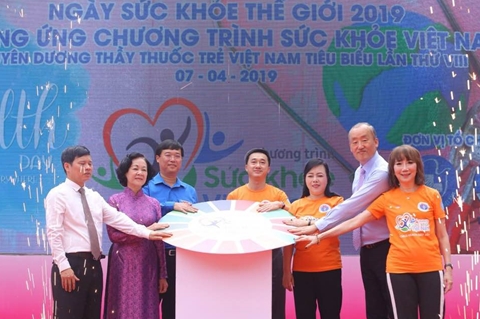 Hưởng ứng Chương trình Sức khỏe Việt Nam và tuyên dương Thầy thuốc trẻ tiêu biểu