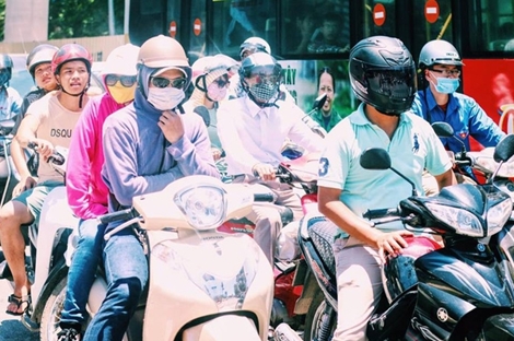 Nắng nóng gay gắt bao trùm miền Bắc