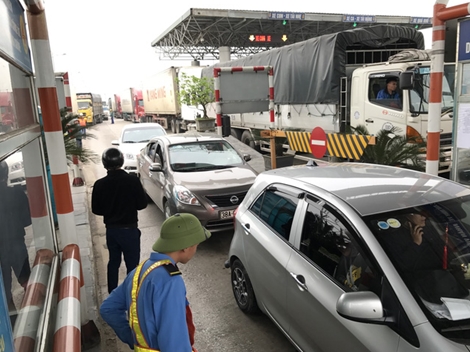 Chủ động xả trạm thu phí tránh ùn tắc dịp lễ 30-4 và 1-5