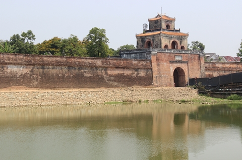 “Bờ kè hộ thành hào Kinh thành Huế không được bảo tồn đúng nguyên trạng”