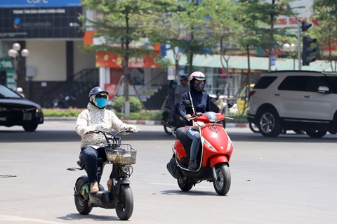 Cả nước tiếp tục "đỏ rực" vì nắng nóng gay gắt