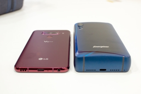 Cận cảnh chiếc smartphone pin “khủng” nhất thế giới vừa bị khai tử