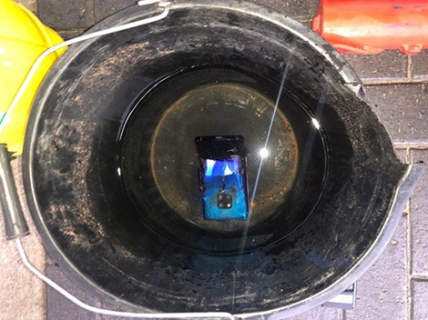 Flagship Mate 20 Pro bất ngờ phát hỏa giữa rạp hát