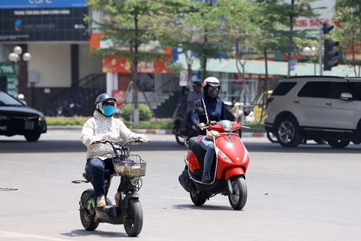 Nắng nóng trên 40 độ, ngột ngạt, oi bức cả ngày
